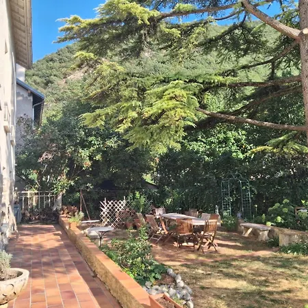 Villa La Macarena, Family In *